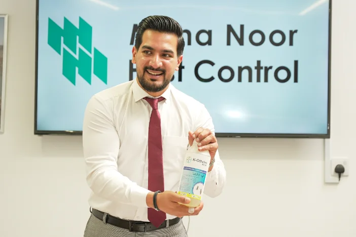 A Muna Noor trainer presenting a product at the monthly induction